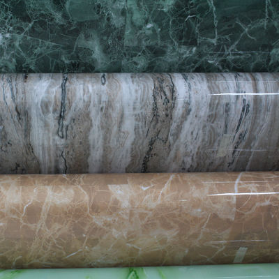 Painel decorativo de PVC de superfície brilhante para armário de cozinha, fabricado por pressão por membrana de vácuo.